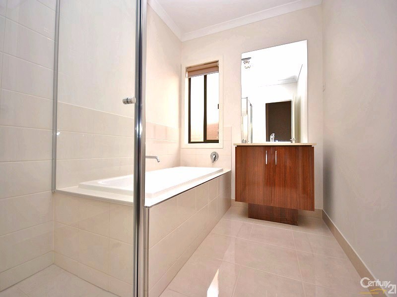 6 Viewbright Road, Clyde North VIC 3978