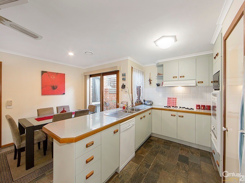 16 Adelaide Close, Berwick VIC 3806