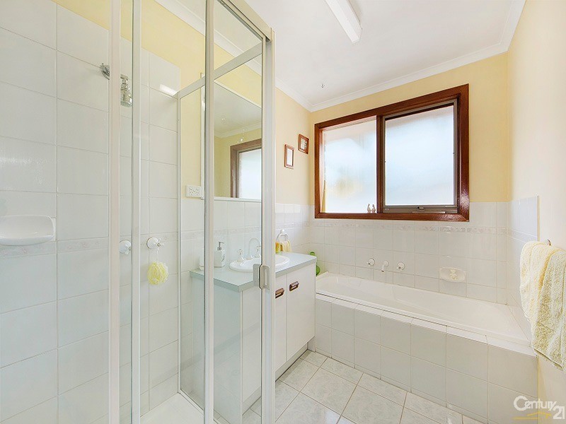 16 Adelaide Close, Berwick VIC 3806