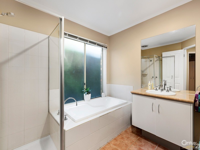 18 Pendulum Place, Berwick VIC 3806