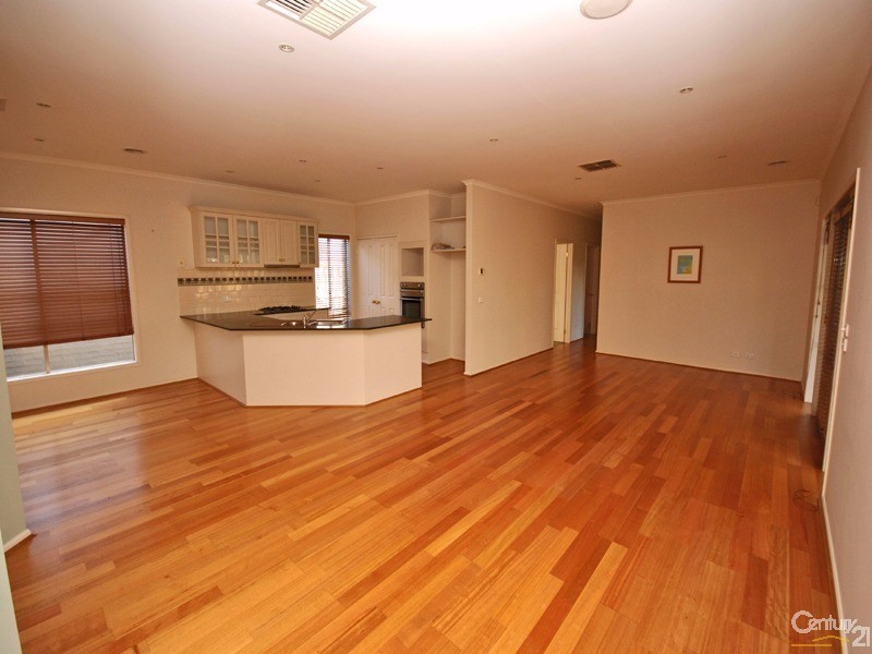 2 Don Collins Way, Berwick VIC 3806