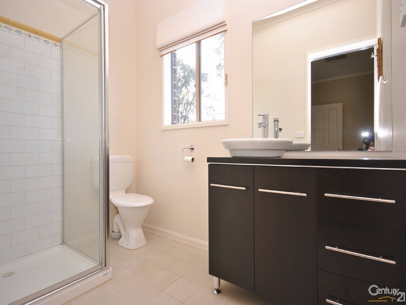 2 Don Collins Way, Berwick VIC 3806