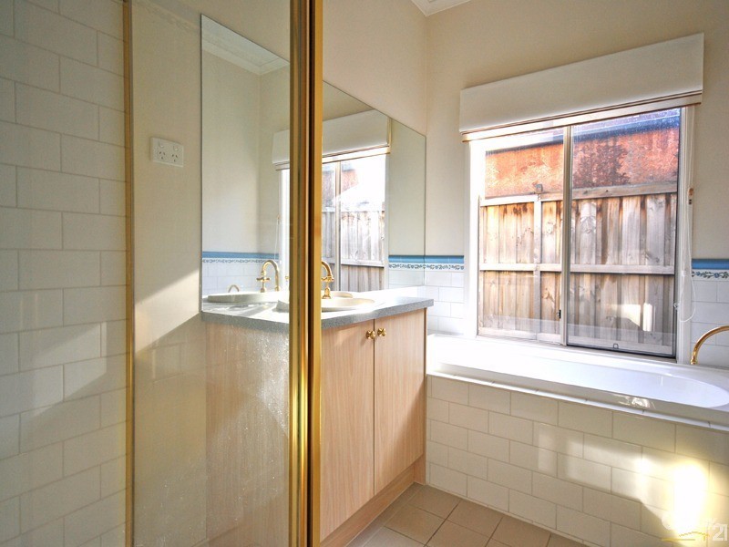 2 Don Collins Way, Berwick VIC 3806