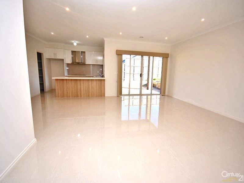 14 Corinda Street, Clyde North VIC 3978