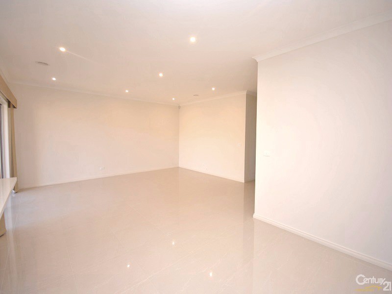 14 Corinda Street, Clyde North VIC 3978