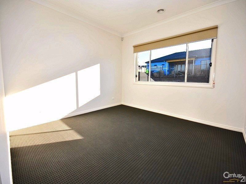 14 Corinda Street, Clyde North VIC 3978