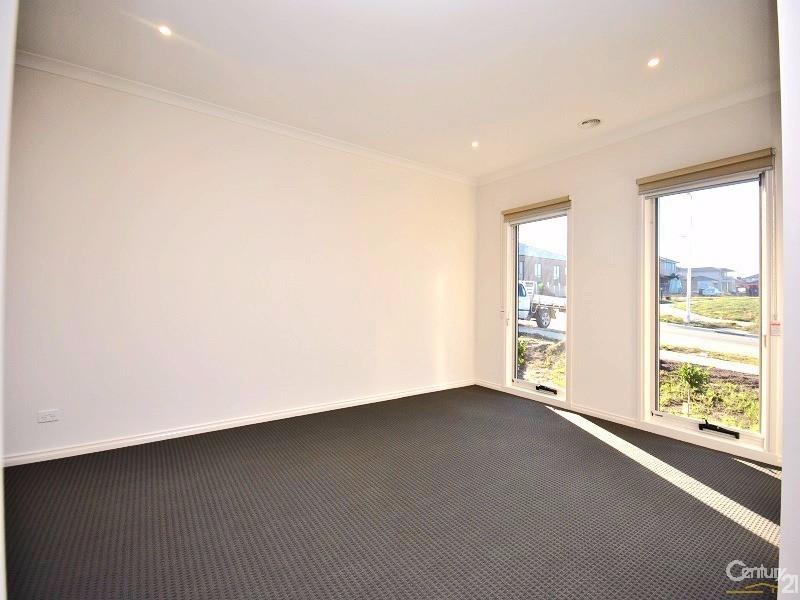 14 Corinda Street, Clyde North VIC 3978