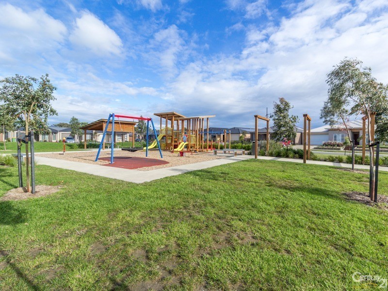 34 Heathcote Grove, Officer VIC 3809