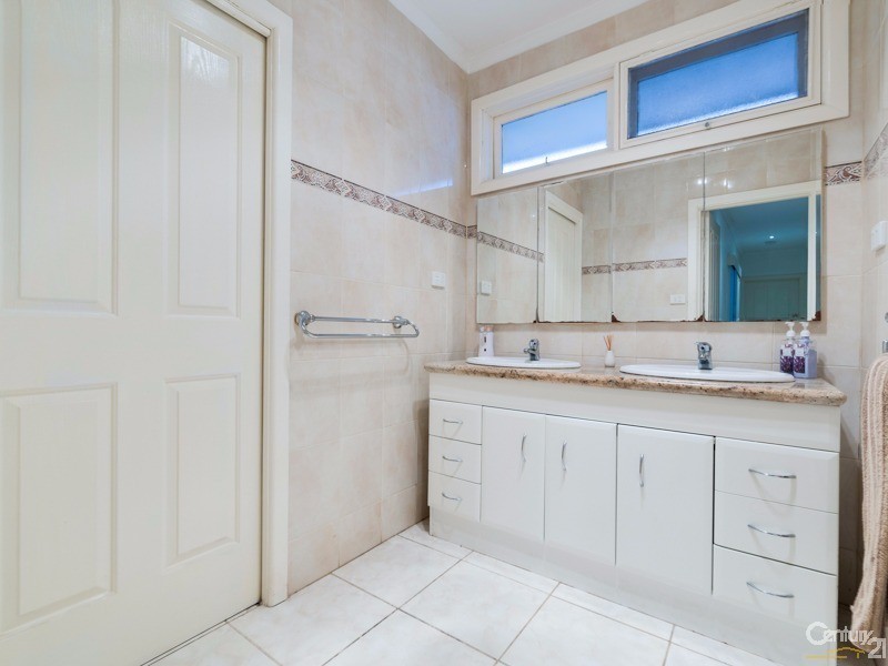 159 Mahoneys Road, Forest Hill VIC 3131