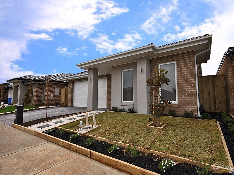 18 Strettle Crescent, Cranbourne North VIC 3977