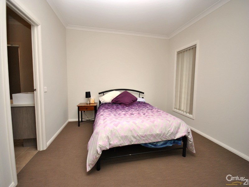 18 Strettle Crescent, Cranbourne North VIC 3977