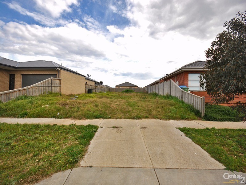 13 Maeve Circuit, Clyde North VIC 3978