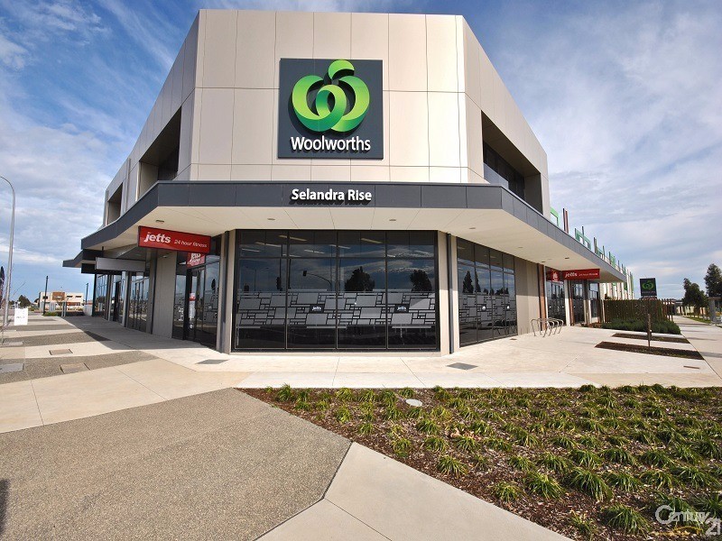 13 Maeve Circuit, Clyde North VIC 3978