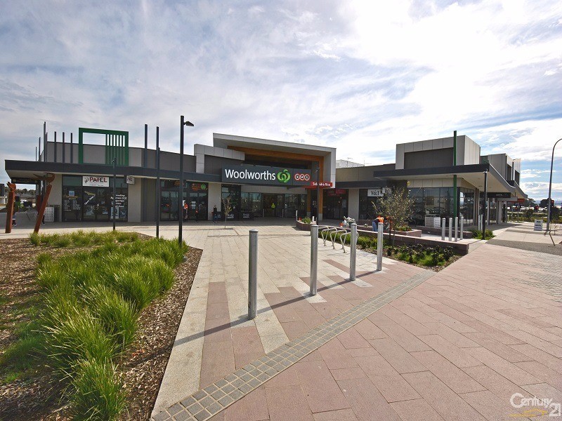 13 Maeve Circuit, Clyde North VIC 3978