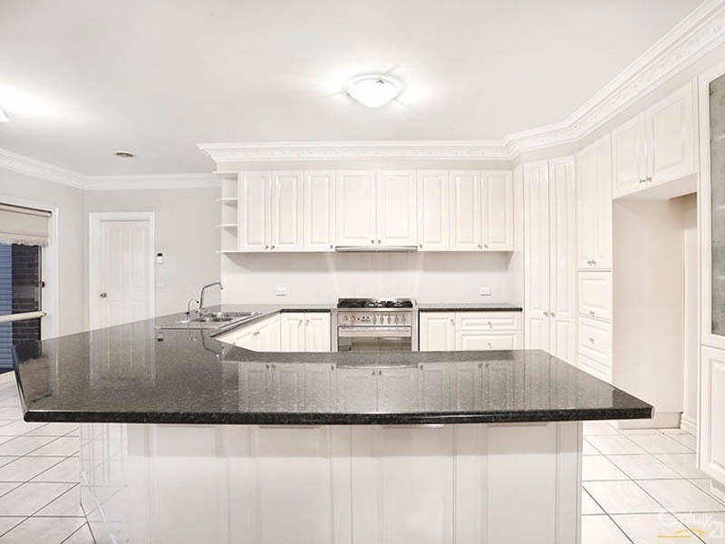 53 Sunningdale Crescent, Cranbourne VIC 3977