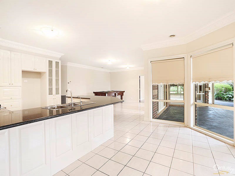 53 Sunningdale Crescent, Cranbourne VIC 3977