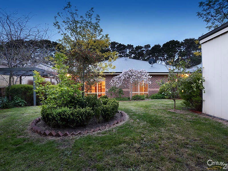 53 Sunningdale Crescent, Cranbourne VIC 3977