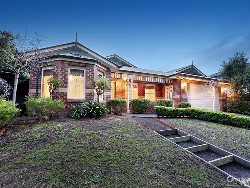 53 Sunningdale Crescent, Cranbourne VIC 3977