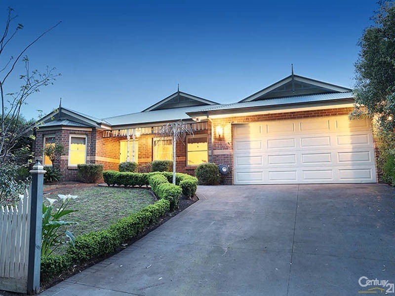 53 Sunningdale Crescent, Cranbourne VIC 3977