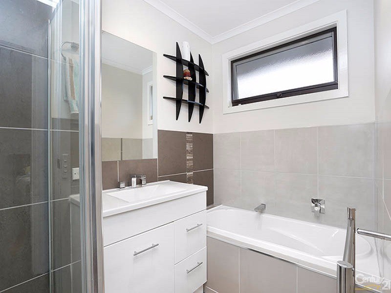 62 Warana Drive, Hampton Park VIC 3976