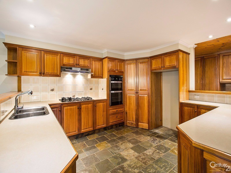 12 Oatlands Road, Narre Warren North VIC 3804