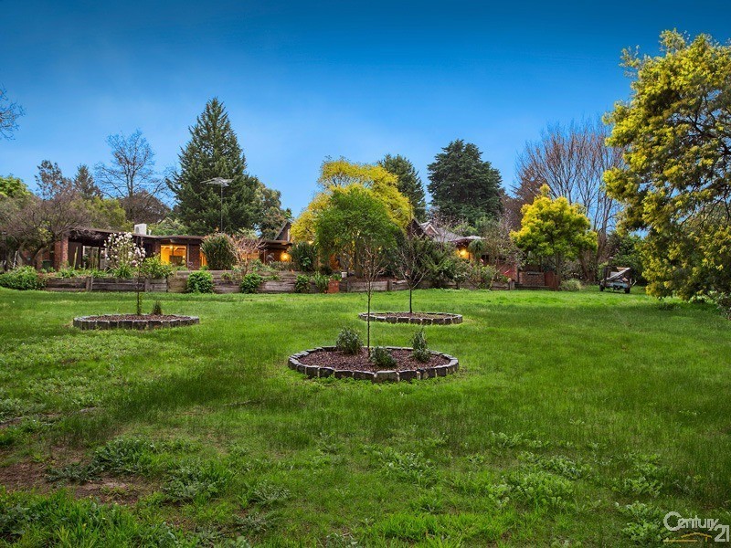 12 Oatlands Road, Narre Warren North VIC 3804