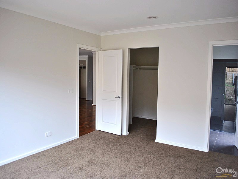 26 Bushlark Court, Berwick VIC 3806