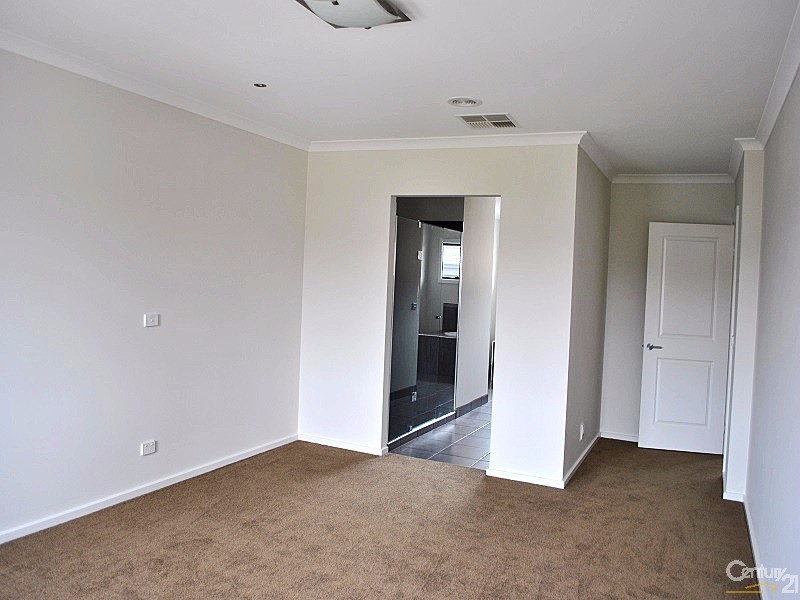 26 Bushlark Court, Berwick VIC 3806