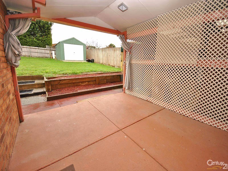 15 Weeden Crescent, Hallam VIC 3803