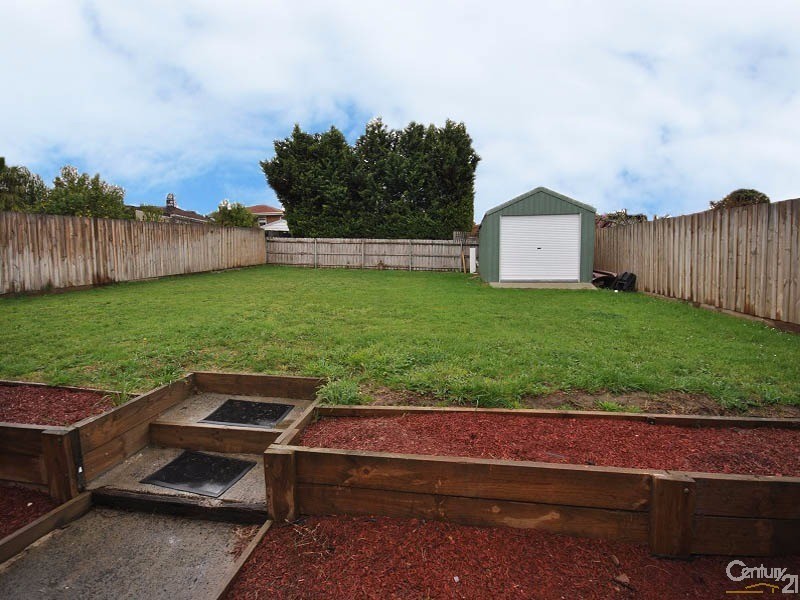 15 Weeden Crescent, Hallam VIC 3803