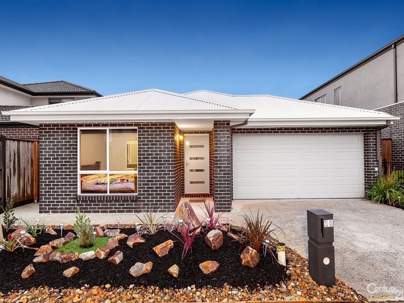 10 Serene Way, Clyde North VIC 3978