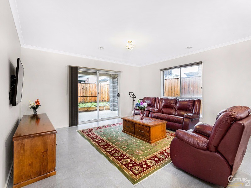 10 Serene Way, Clyde North VIC 3978