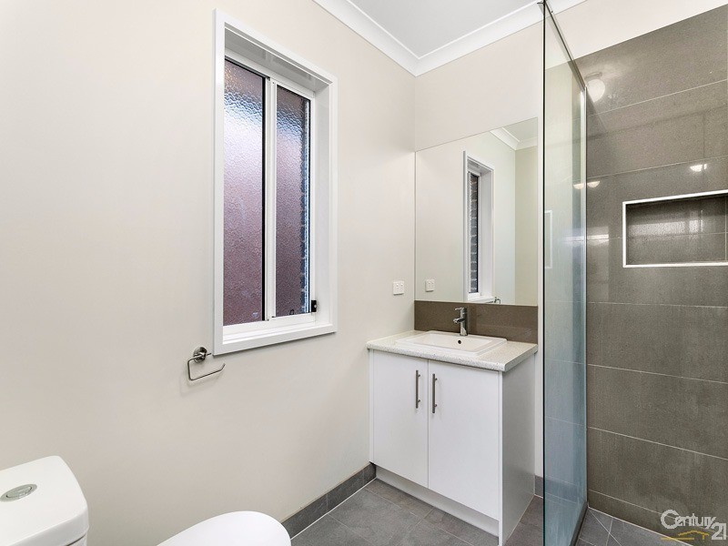 10 Serene Way, Clyde North VIC 3978