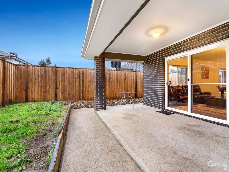 10 Serene Way, Clyde North VIC 3978