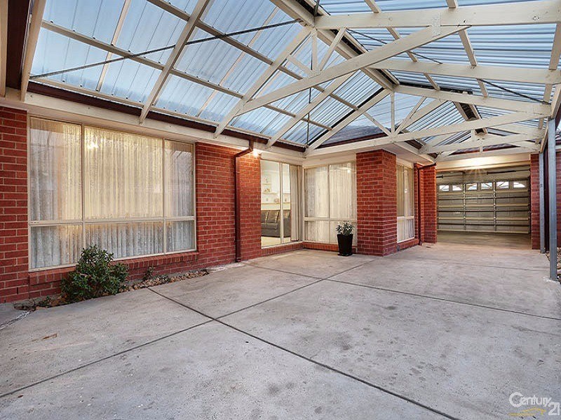95 Bellevue Drive, Berwick VIC 3806