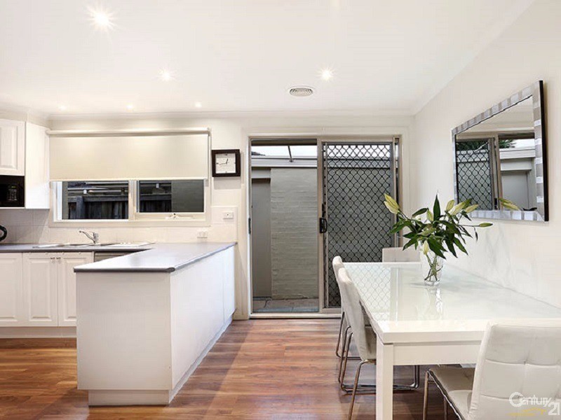 1/1 Bemersyde Drive, Berwick VIC 3806