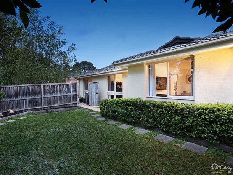 1/1 Bemersyde Drive, Berwick VIC 3806