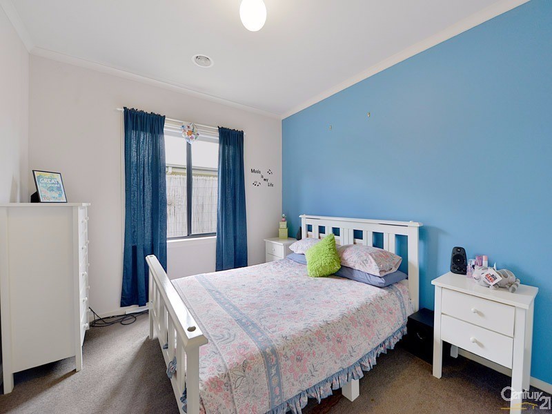 22 Bridgewater Boulevard, Berwick VIC 3806