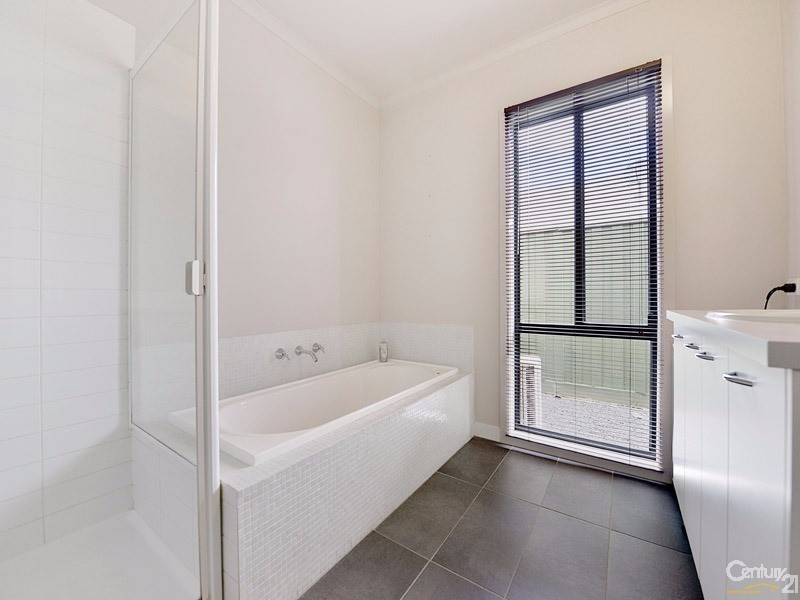22 Bridgewater Boulevard, Berwick VIC 3806