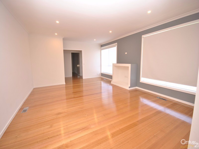 2 Crawley Road, Narre Warren North VIC 3804