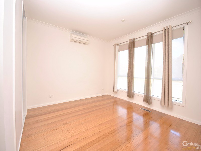 2 Crawley Road, Narre Warren North VIC 3804