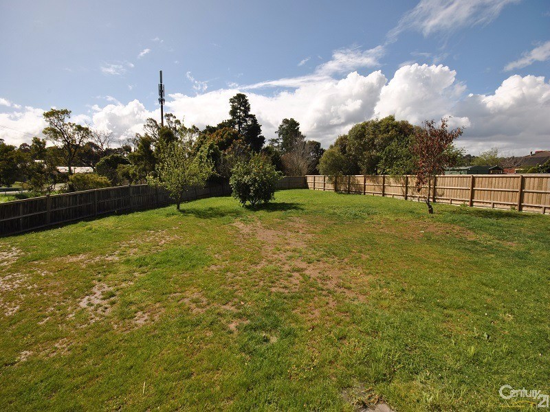2 Crawley Road, Narre Warren North VIC 3804