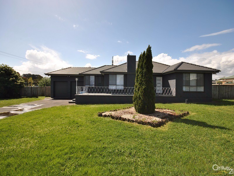 2 Crawley Road, Narre Warren North VIC 3804