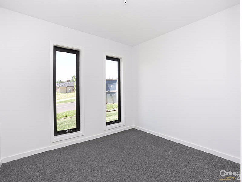 35 Cook Street, Drouin VIC 3818