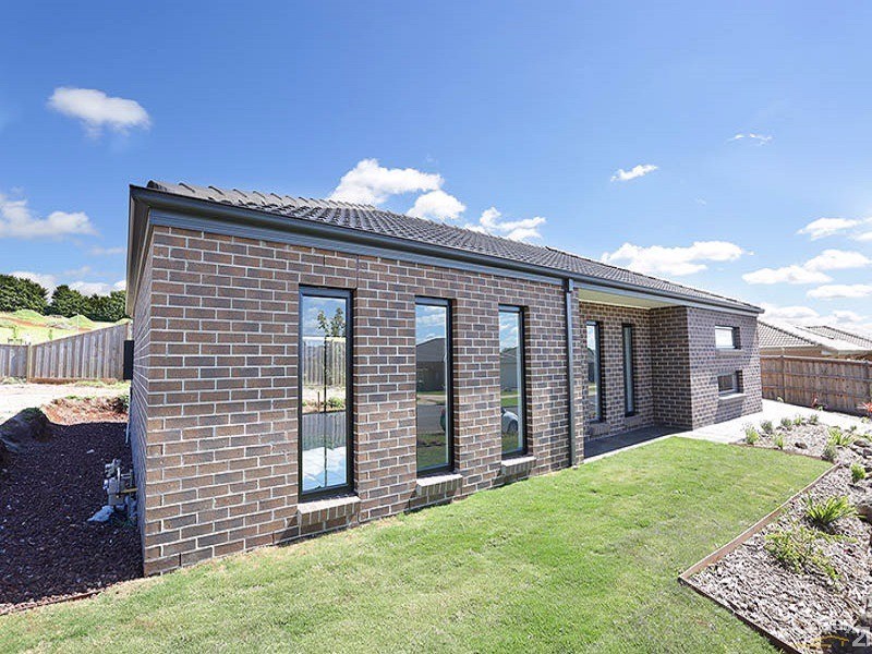 35 Cook Street, Drouin VIC 3818