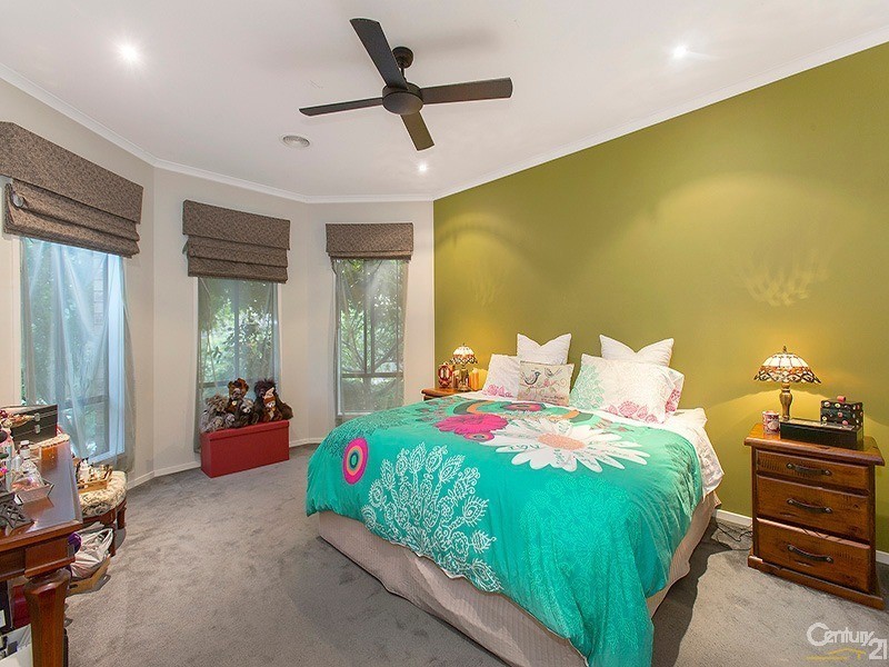 9 Mcilwraith Court, Berwick VIC 3806