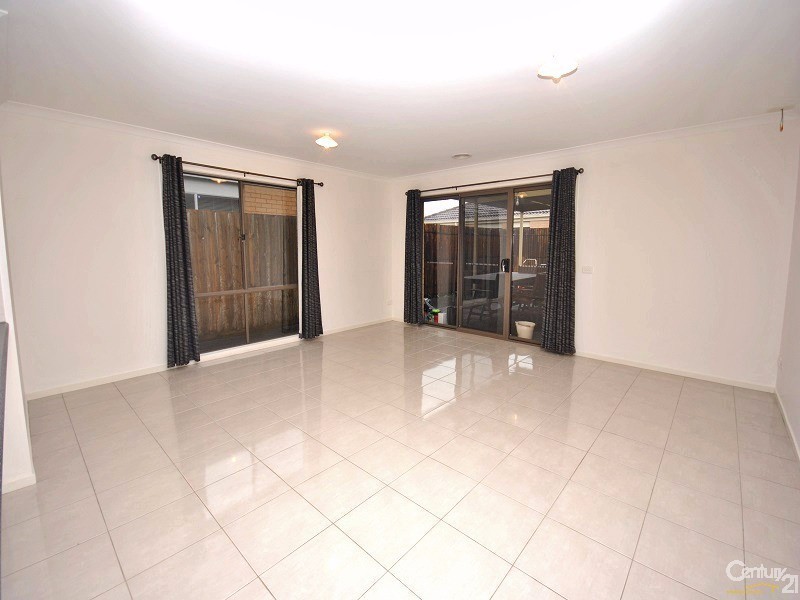 54 Tiarne Crescent, Hampton Park VIC 3976