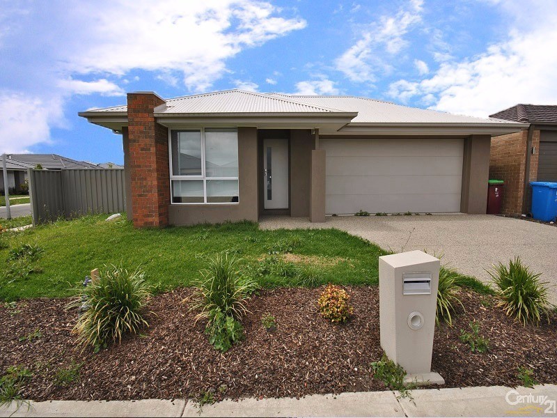 39 McEwan Drive, Cranbourne East VIC 3977