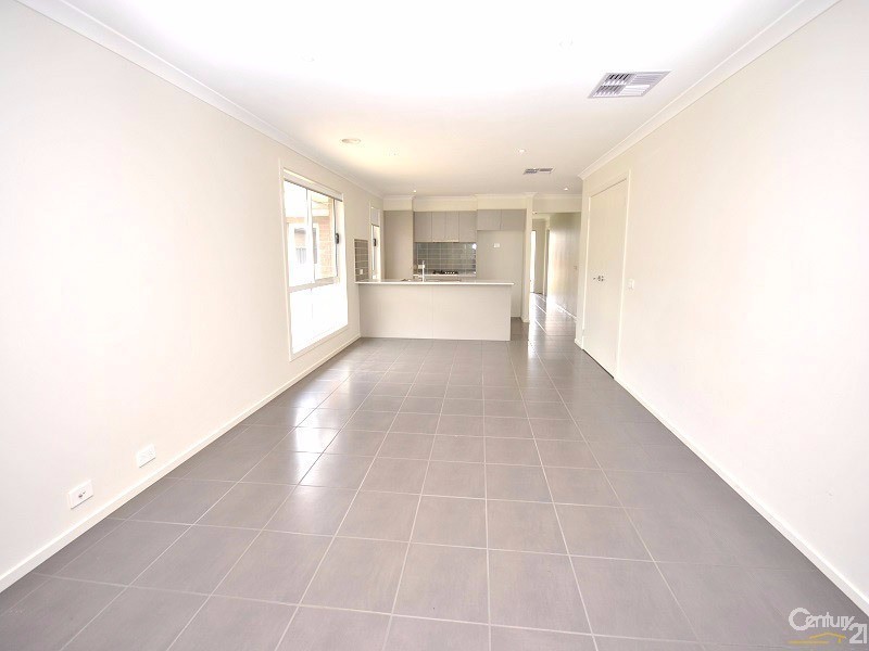 39 McEwan Drive, Cranbourne East VIC 3977