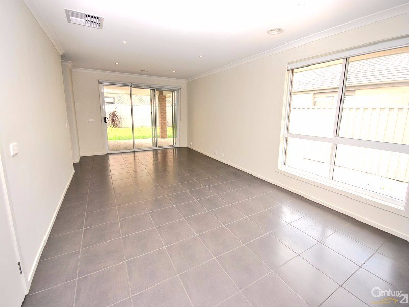 39 McEwan Drive, Cranbourne East VIC 3977